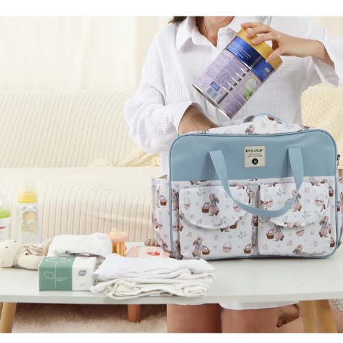 Bolsa de maternidade azul claro com coelhos